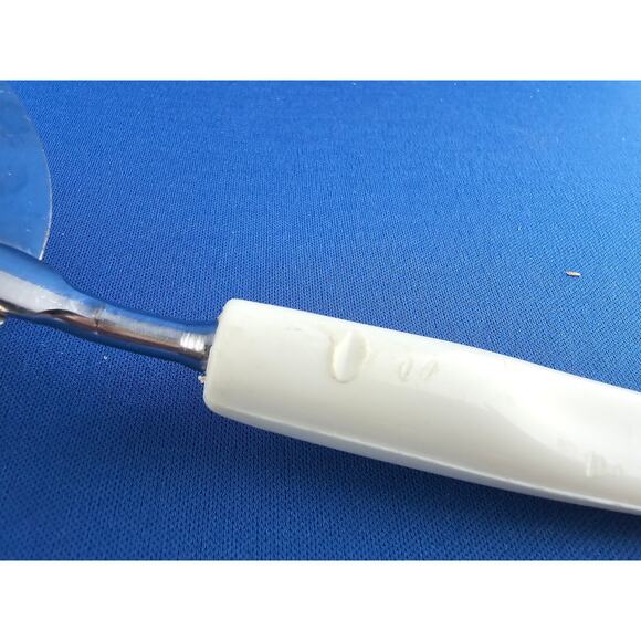 Vintage Chief Spatula/Flipper 11" (inches) w/White Plastic Handle - Picture 8 of 12